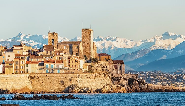 Vue Antibes panoramique des alpes et de la mer