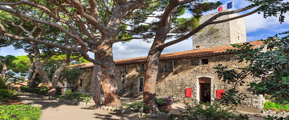 Photographie de la forteresse de la Castre avec son musée antique