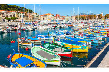 balade en « pointu », les petits bateaux colorés du Port de Nice