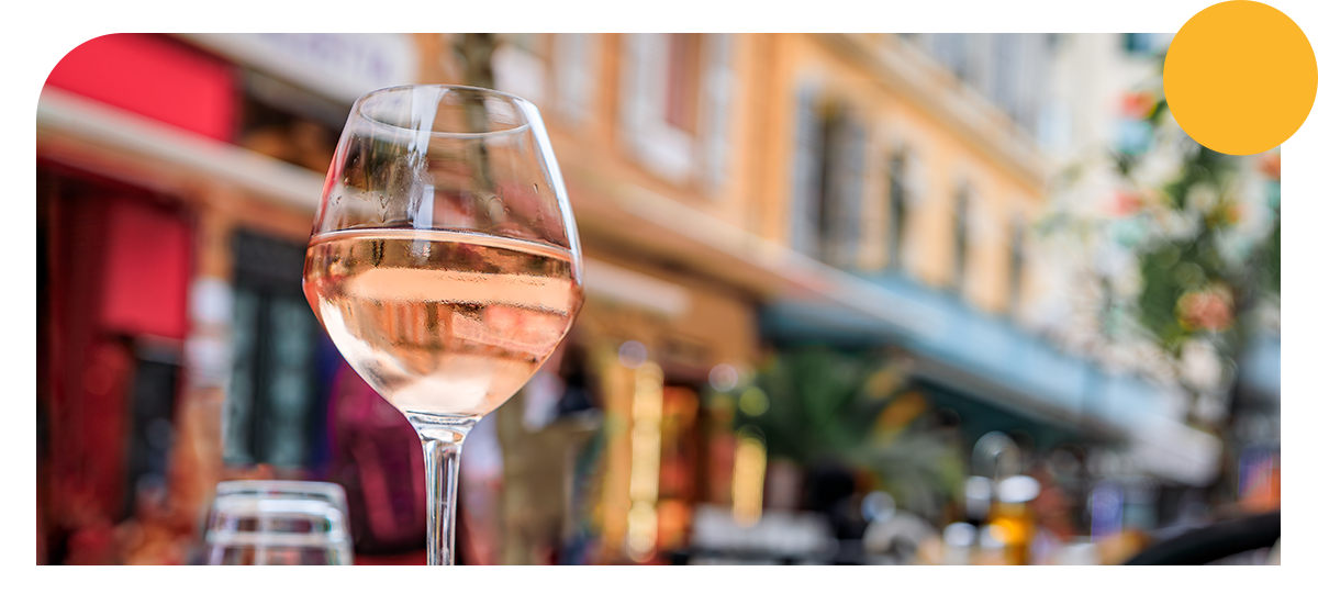 Verre du vin à Cours Saleya