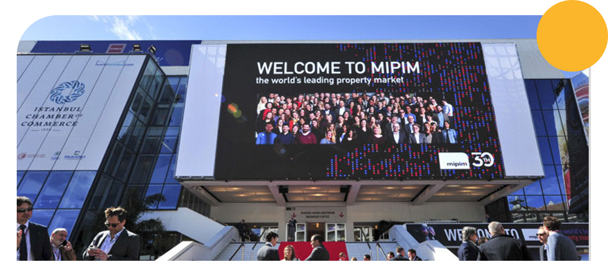 un photo du Palais du festival de Cannes lors du Marché International des Professionnels de l’Immobilier