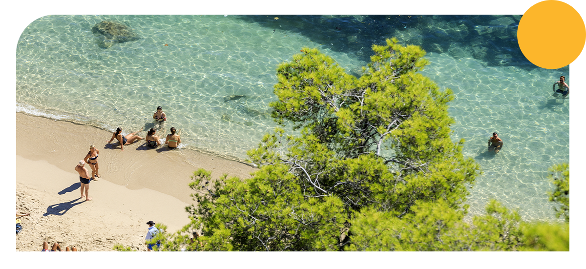 plage avec peu de touristes à Villefranche sur mer